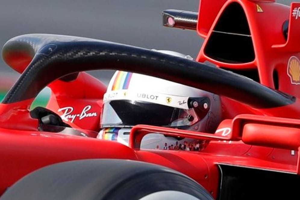 Der Helm von Sebastian Vettel brachte 225.