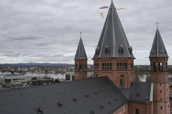 Blick auf den Mainzer Dom: Theologin Sonja Strube spricht darüber, was das Bistum Mainz ausmacht.