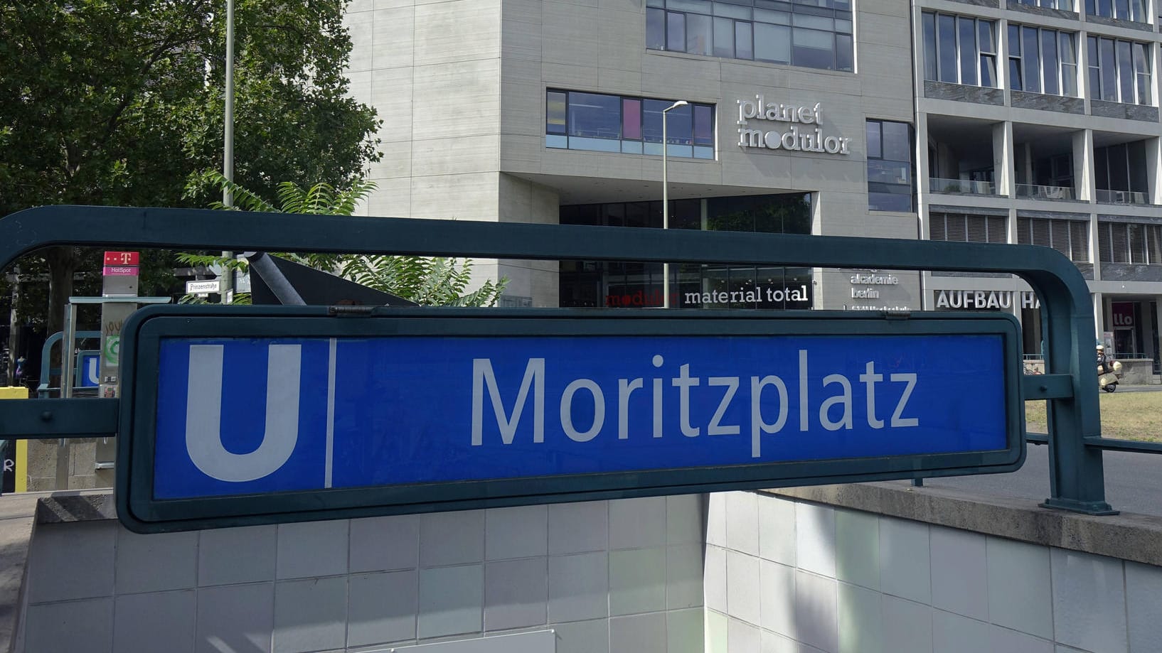Der U-Bahnhof Moritzplatz in Kreuzberg: Hier hat sich ein schwerer Unfall ereignet. Der U-Bahnhof Moritzplatz in Kreuzberg: Hier hat sich ein schwerer Unfall ereignet.