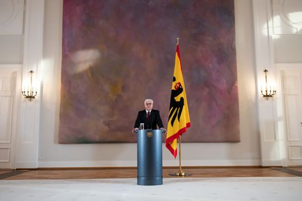 Bundespräsident Frank-Walter Steinmeier äußert sich in einer Ansprache im Schloss Bellevue zur aktuellen Lage in der Corona-Pandemie.