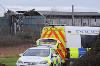 Britische Polizei bei einem Einsatz: In Großbritannien soll ein 14-Jähriger einen zwölfjährigen Jungen getötet haben. (Symbolfoto)