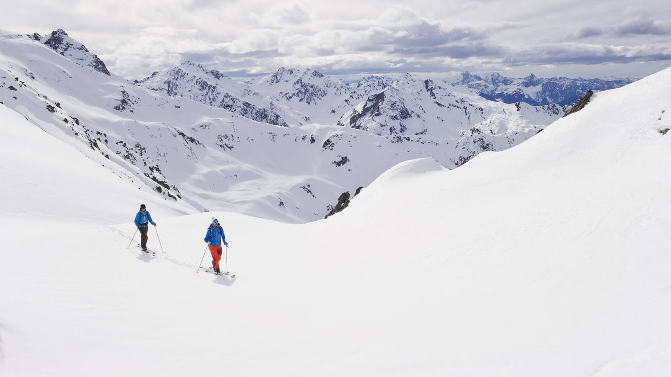 Das Skigebiet am Arlberg: Ein Mann wurde von einer Lawine verschüttet und konnte nur noch tot geborgen werden.