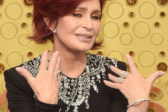 Sharon Osbourne ist mit dem Coronavirus infiziert.