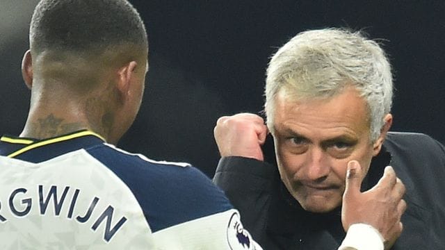 Tottenhams Coach José Mourinho wurde in der Premier League zum Trainer des Monats November gekürt. Tottenhams Coach José Mourinho wurde in der Premier League zum Trainer des Monats November gekürt.