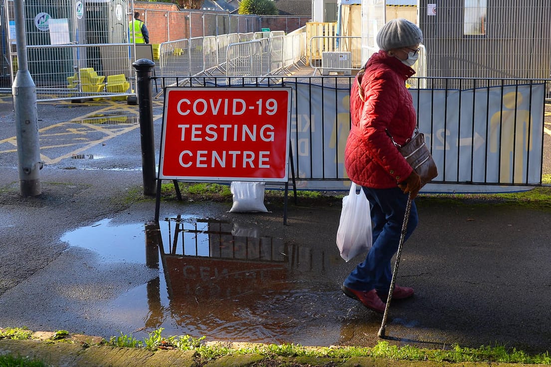 Ein Corona-Testzentrum in Großbritannien: In dem Land ist eine neue Mutation des Virus aufgetaucht.