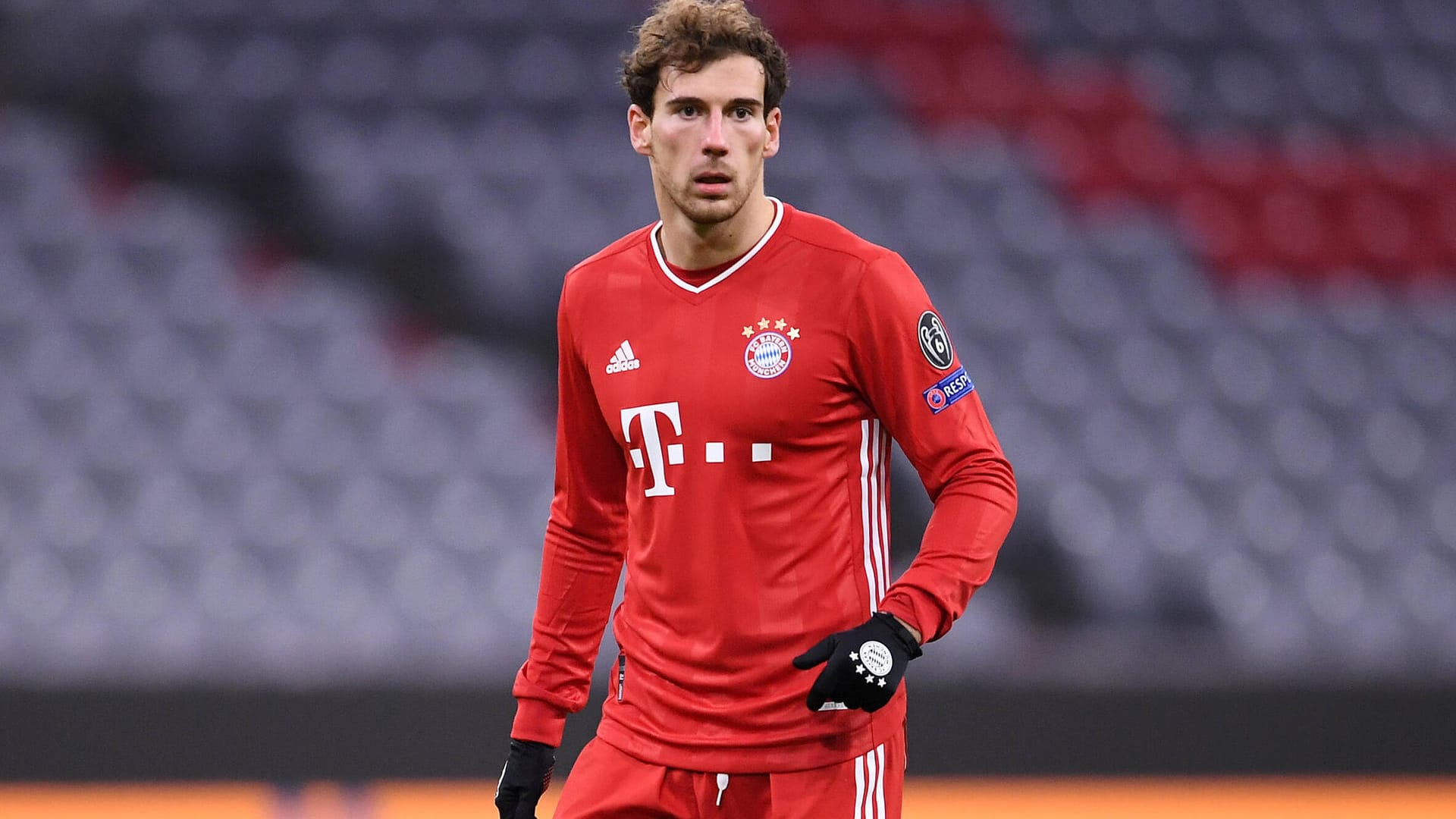 Leon Goretzka: Der Bayern-Star hat bereits 95 Spiele im Trikot der Münchner gemacht, darf gegen den VfL Wolfsburg jedoch nur zuschauen.