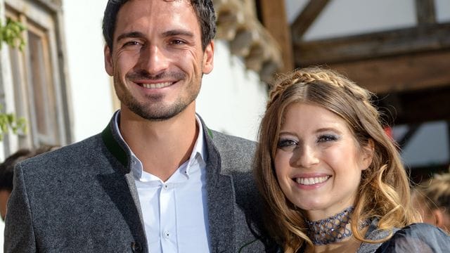 Mats und Cathy Hummels 2017 auf dem Oktoberfest.