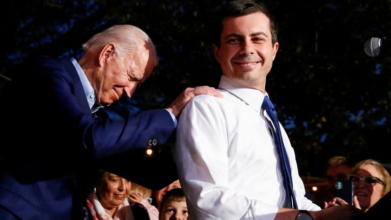 Joe Biden und Pete Buttigieg im Wahlkampf: Der Ex-Präsidentschaftsbewerber Buttigieg unterstützte Biden nach seinem Ausscheiden.