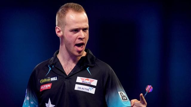 Startet gegen einen Australier in die Darts-WM in London: Max Hopp. Startet gegen einen Australier in die Darts-WM in London: Max Hopp.