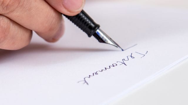 Auch ohne Unterschrift ist die Streichung eines Erben in einem privatschriftlichen Testament wirksam.