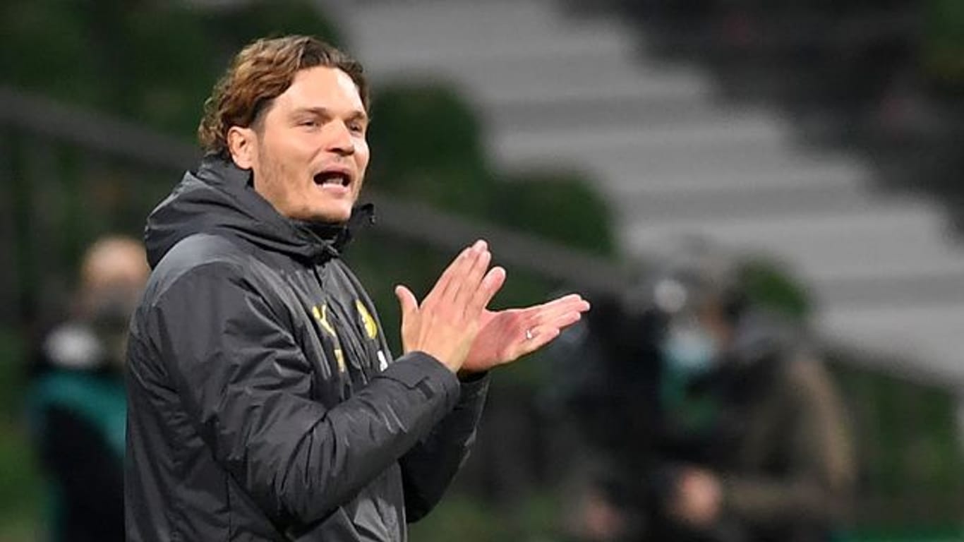 Dortmunds neuer Trainer Edin Terzic trieb seine Mannschaft an.