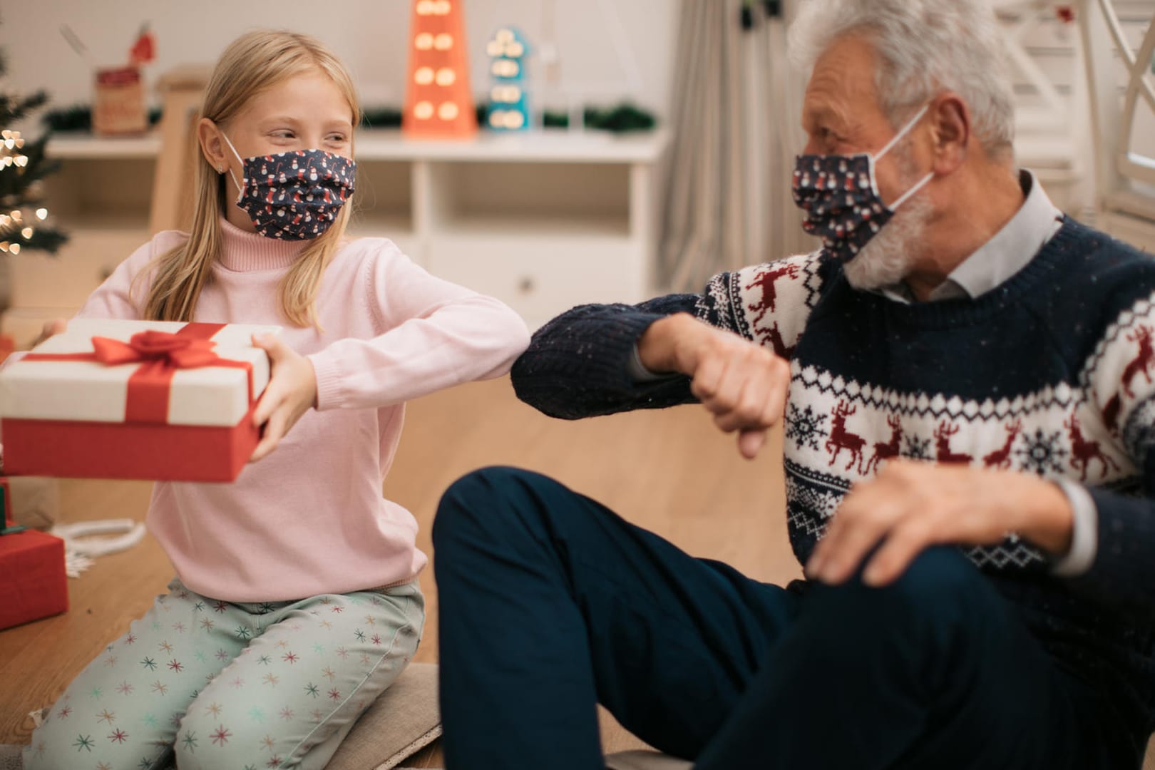 Corona-Weihnachten: Die Weltgesundheitsorganisation spricht sich für Masken bei Familienfeiern aus.