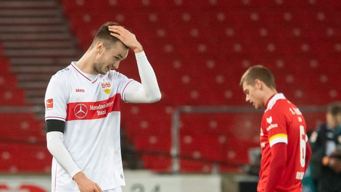 Der Stuttgarter Doppel-Torschütze Sasa Kalajdzic (l) hatte vergessen, sich im Managerspiel aufzustellen.