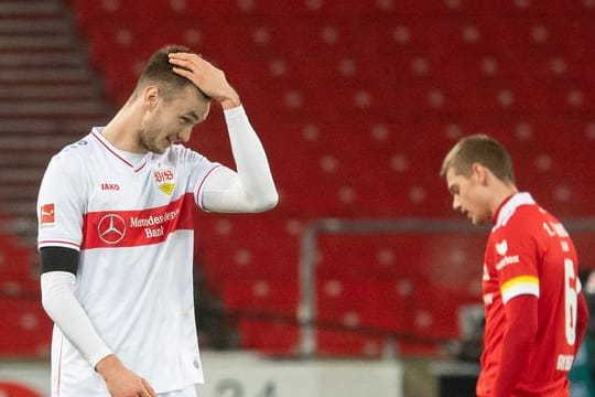 Der Stuttgarter Doppel-Torschütze Sasa Kalajdzic (l) hatte vergessen, sich im Managerspiel aufzustellen.
