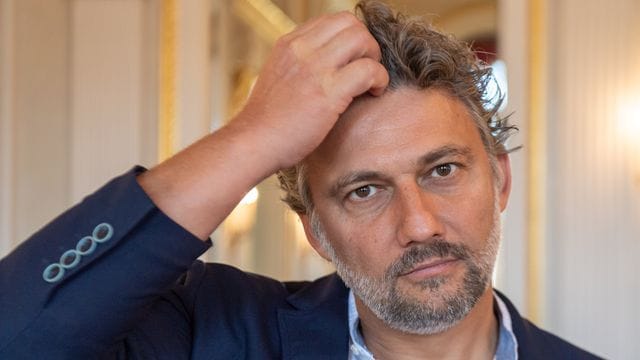 Jonas Kaufmann in einem Prunksaal des Bayerischen Nationaltheater.
