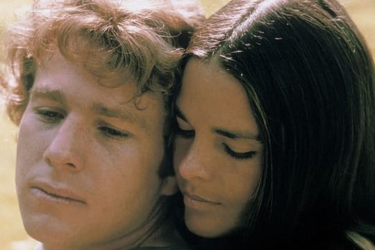 Liebe heißt, niemals um Verzeihung bitten zu müssen: Oliver (Ryan O'Neal) und Jennifer (Ali McGraw).