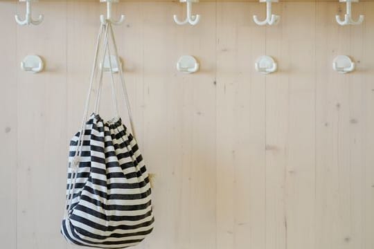 Bund und Länder hatten bei ihrem Corona-Krisengipfel am Sonntag mit dem Lockdown-Beschluss vereinbart, für Eltern "zusätzliche Möglichkeiten" zu schaffen, um für die Betreuung von Kindern "bezahlten Urlaub zu nehmen.