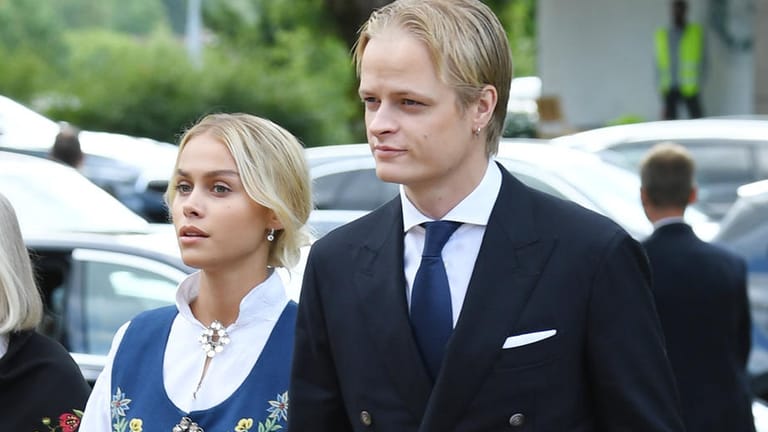 Juliane Snekkestad und Marius Borg Høiby: Die beiden sind auf der Weihnachtskarte der norwegischen Kronprinzenfamilie zu sehen.