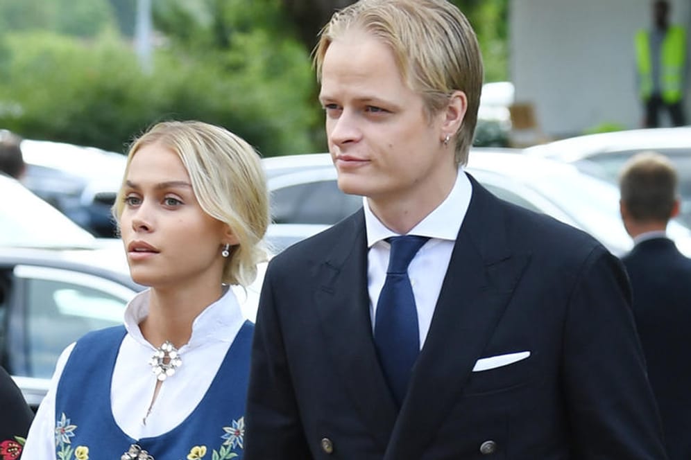 Juliane Snekkestad und Marius Borg Høiby: Die beiden sind auf der Weihnachtskarte der norwegischen Kronprinzenfamilie zu sehen.