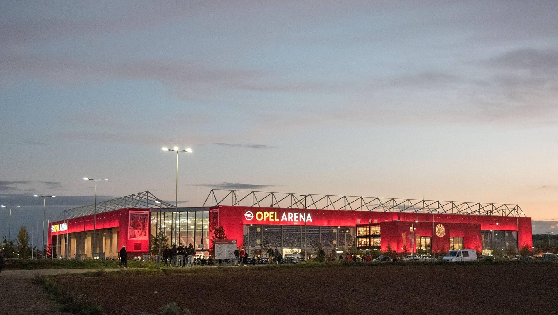 Die Mainzer Opel-Arena kassiert ein vernichtendes Urteil von den Star-Architekten.