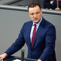Jens Spahn im Bundestag: Der Gesundheitsminister will die Impfverordnung bald unterzeichnen.