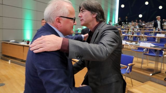 Haben sich ausgesprochen: Bundestrainer Joachim Löw (r) und DFB-Präsident Fritz Keller. Haben sich ausgesprochen: Bundestrainer Joachim Löw (r) und DFB-Präsident Fritz Keller.