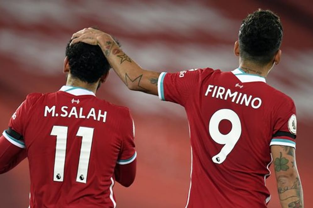 Mohamed Salah (l) und Roberto Firmino machten mit ihren Toren den Liverpool-Sieg gegen Tottenham perfekt.