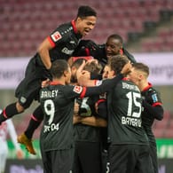Leverkusen jubelt: Die Werkself gewann das prestigeträchtige Rheinderby gegen den 1. FC Köln und verteidigte gleichzeitig die Tabellenführung.