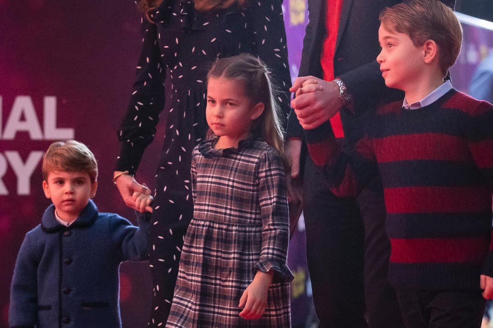 Prinz Louis, Prinzessin Charlotte and Prinz George: Die drei Kinder von William und Kate sorgen auf der neuen Weihnachtskarte für Freude bei den Royal-Fans.