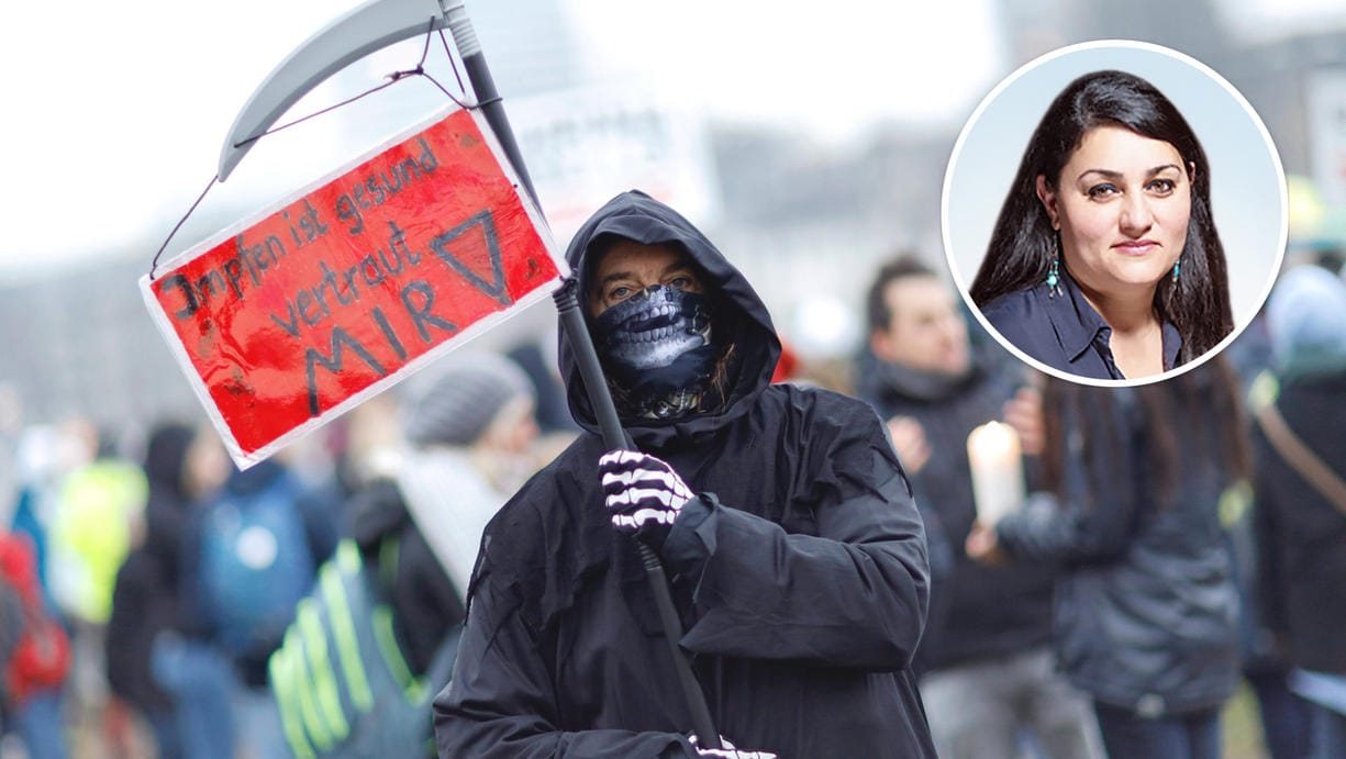 Ein Demonstrant auf einer "Querdenken"-Demonstration in Düsseldorf gegen Impfungen: "Impfgegner und Corona-Leugner haben nichts Originelles", meint t-online-Kolumnistin Lamya Kaddor.