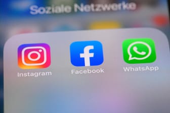 Facebook-Apps auf einem iPhone: Die App-Store-Regeln schreiben vor, dass Apps jetzt mehr Angaben zum Datenschutz machen müssen.