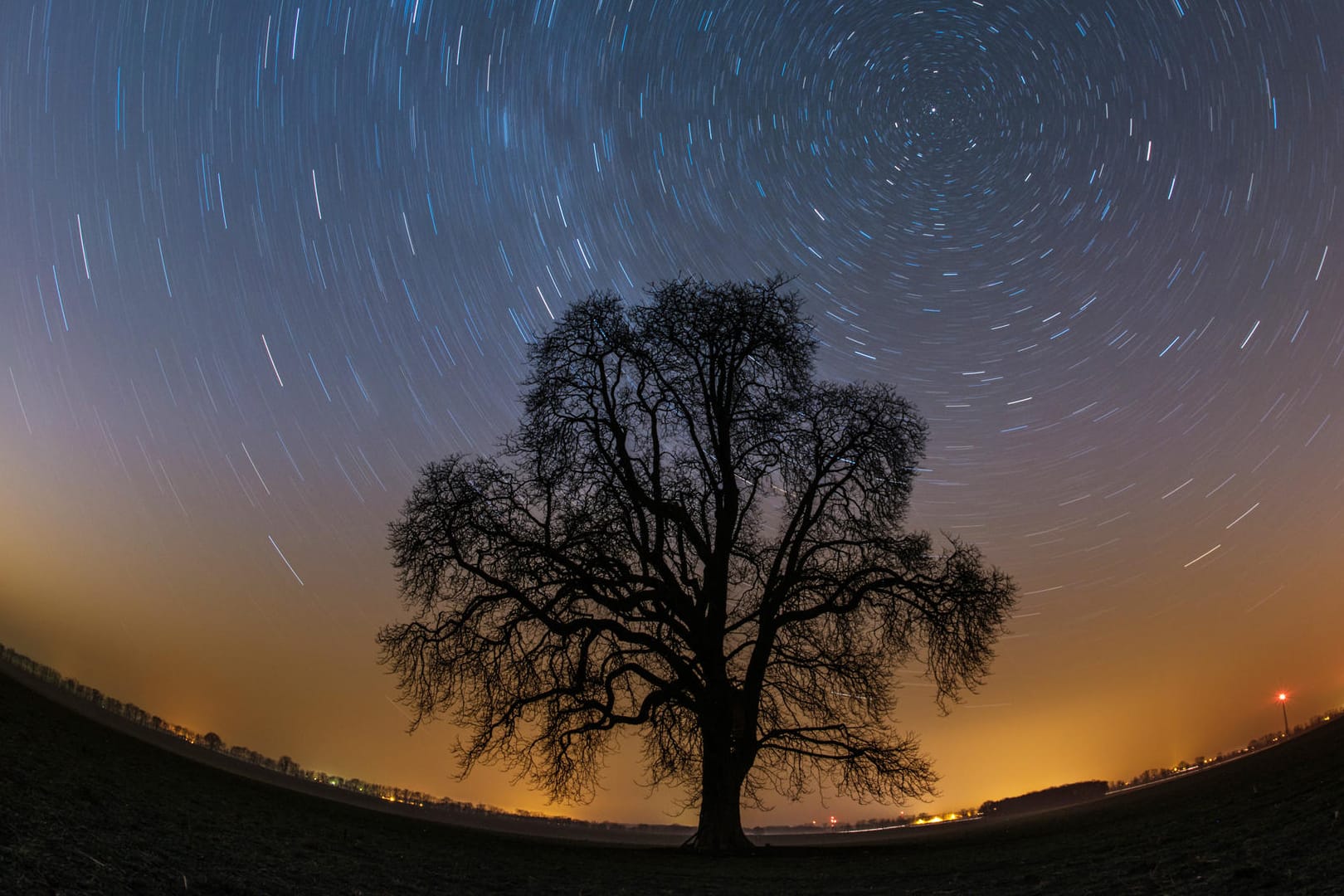 Sternenhimmel in der Langzeitbelichtung: 2021 sind spannende Himmelsereignisse zu sehen.