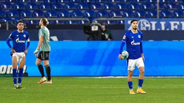 Nach der Heimpleite gegen Freiburg wird die Lage auf Schalke immer prekärer. Nach der Heimpleite gegen Freiburg wird die Lage auf Schalke immer prekärer.
