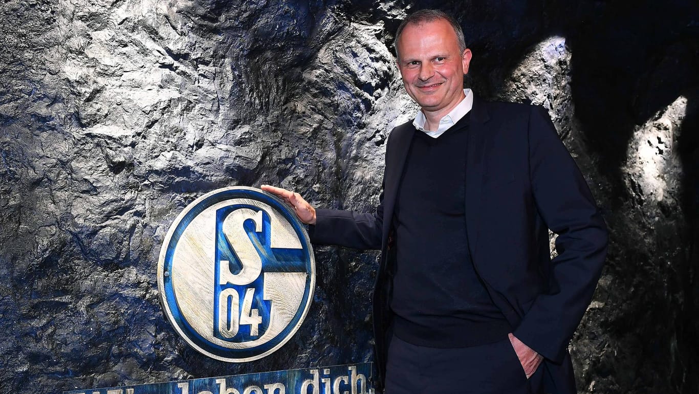 Jochen Schneider: Bei seiner offiziellen Vorstellung im März 2019 strahlte der Sportvorstand noch Aufbruchstimmung aus.