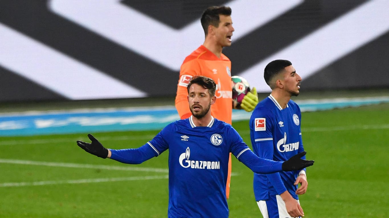Gelingt es Mark Uth (vorne) seinen Frust zu kanalisieren und seine Mitspieler mitzureißen, könnte Schalke gestärkt aus der kurzen Winterpause zurückkehren.