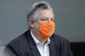 Hält den Mund-Nase-Schutz für eine Lachnummer: AfD-Mann Thomas Seitz am 20. November im Bundestag.