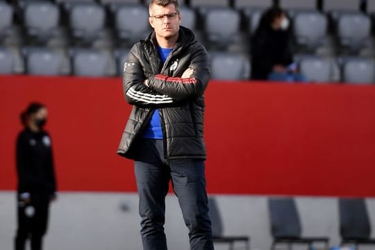 Hat seinen Vertrag beim FC Bayern verlängert: Frauen-Coach Jens Scheuer.