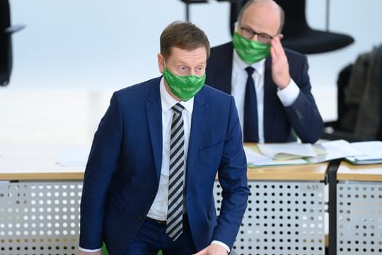 Regierungschef Michael Kretschmer warnt vor Panikmache in der ernsten Corona-Situation in Sachsen.