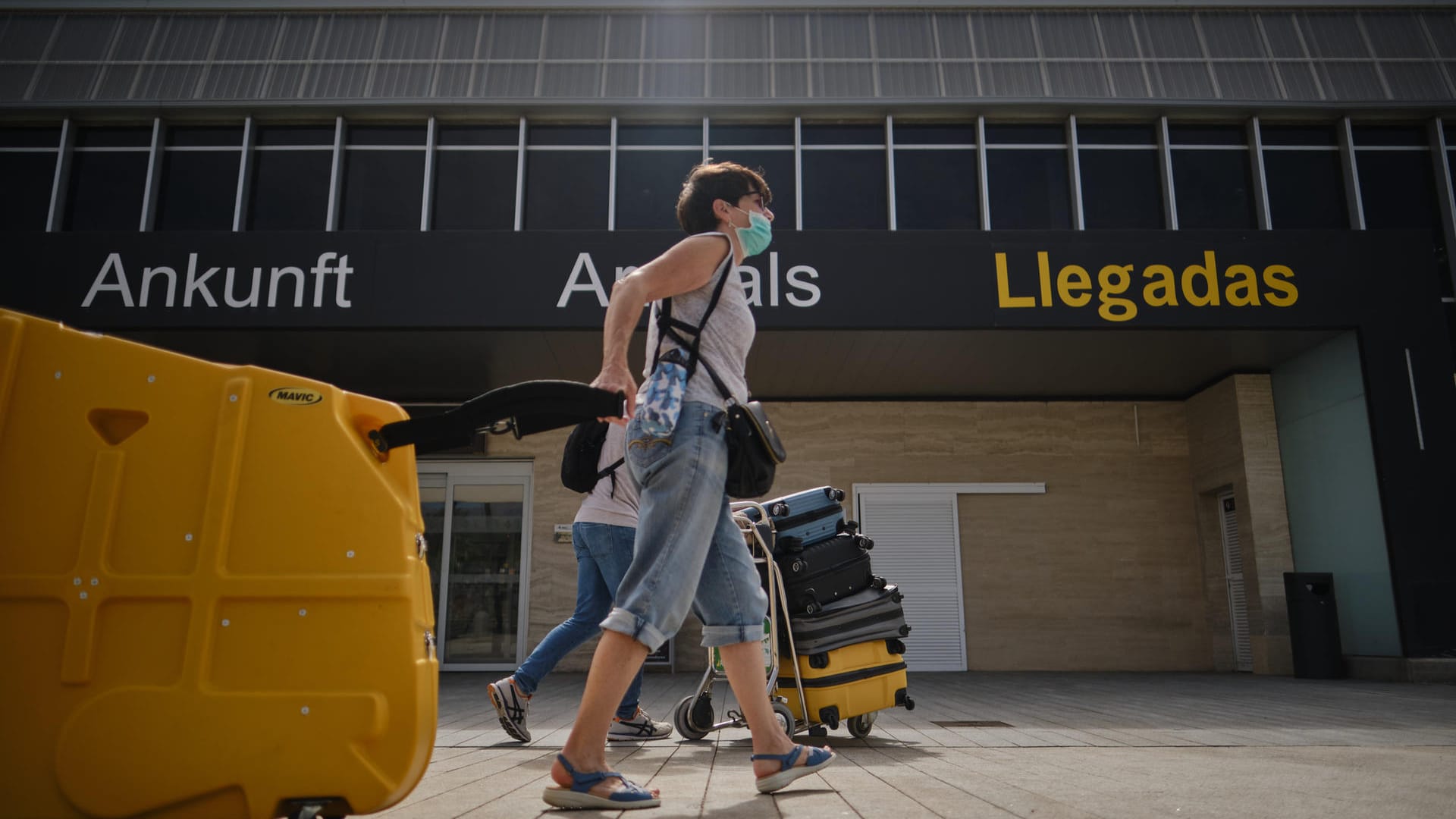 Flughafen Teneriffa: Die Regionalregierung der Kanarischen Inseln hat die Corona-Maßnahmen auf Teneriffa wegen dort steigender Infektionszahlen verschärft.