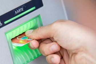 Ein Basiskonto soll auch armen Menschen die Teilnahme am Zahlungsverkehr ermöglichen.