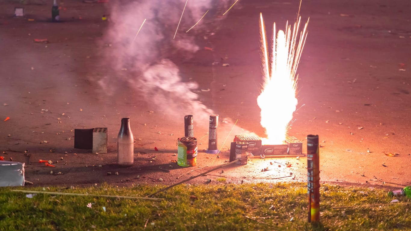 Feuerwerk, Müll und Rauch: Die Stadt Hagen verbietet Feuerwerk zum Jahreswechsel 2020/21.