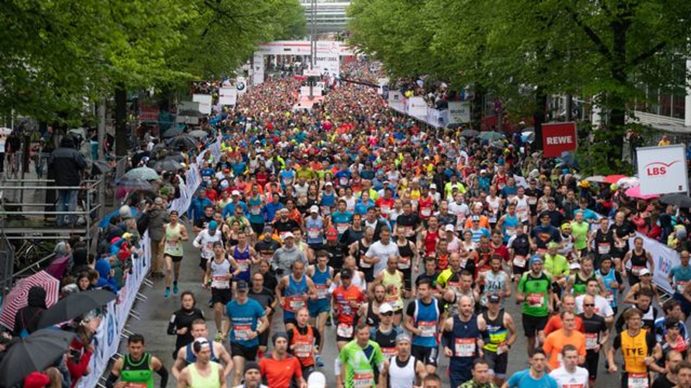 Läufer starten beim 34. Hamburg Marathon 2019 (Archivbild): Der Marathon wird im April nicht stattfinden.