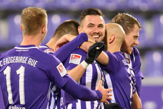 Der FC Erzgebirge Aue setzte sich zu Hause gegen den KSC durch.
