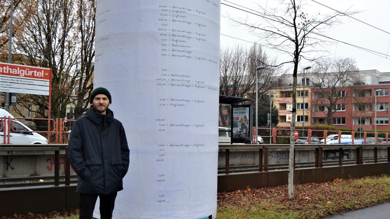 Künstler Dawid Liftinger (34): In Köln zeigt er auf 25 Litfaßsäulen, was von seinem Schaffen übrig bleibt.