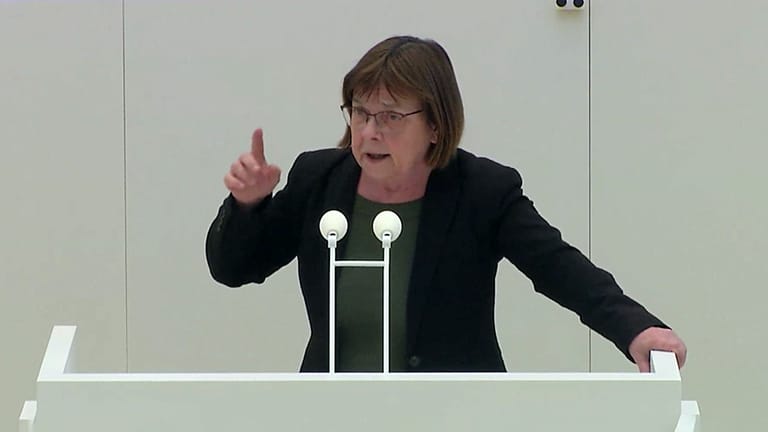Ursula Nonnemacher: Die Brandenburger Gesundheitsministerin richtete einen emotionalen Corona-Appell an die Abgeordneten und kritisierte die AfD scharf.