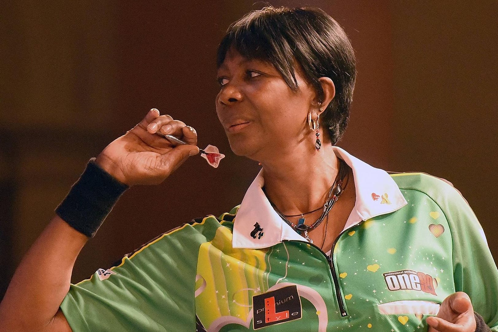 Deta Hedman: Der 61-Jährigen könnte bei der Darts-WM Historisches gelingen.