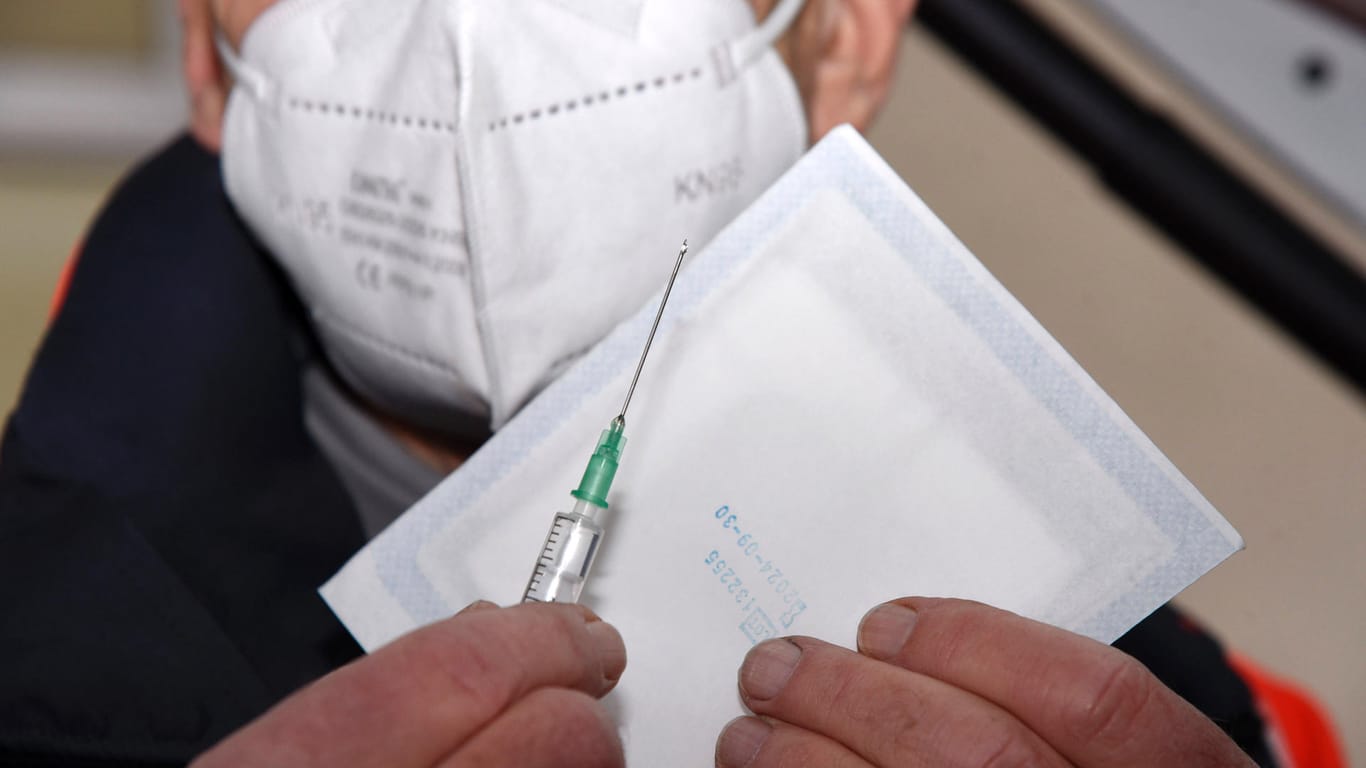 Utensilien für die Corona-Impfung (Symbolbild): Bielefeld bereitet sich auf das mobile Impfen vor.