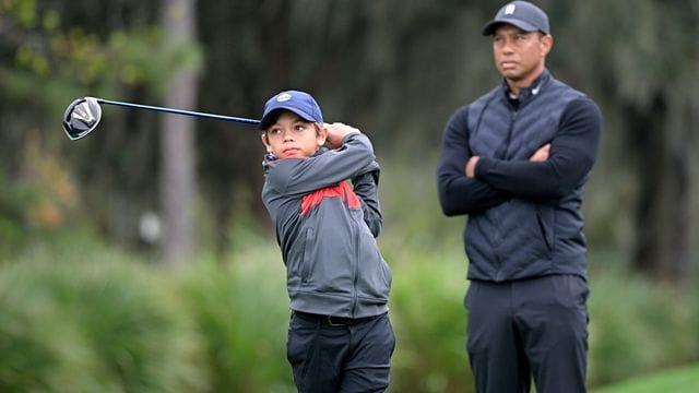 Tiger Woods und sein Sohn Charlie während der Trainingsrunde in Orlando. Tiger Woods und sein Sohn Charlie während der Trainingsrunde in Orlando.