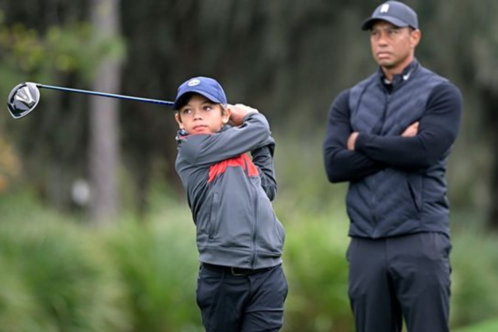 Tiger Woods und sein Sohn Charlie während der Trainingsrunde in Orlando.