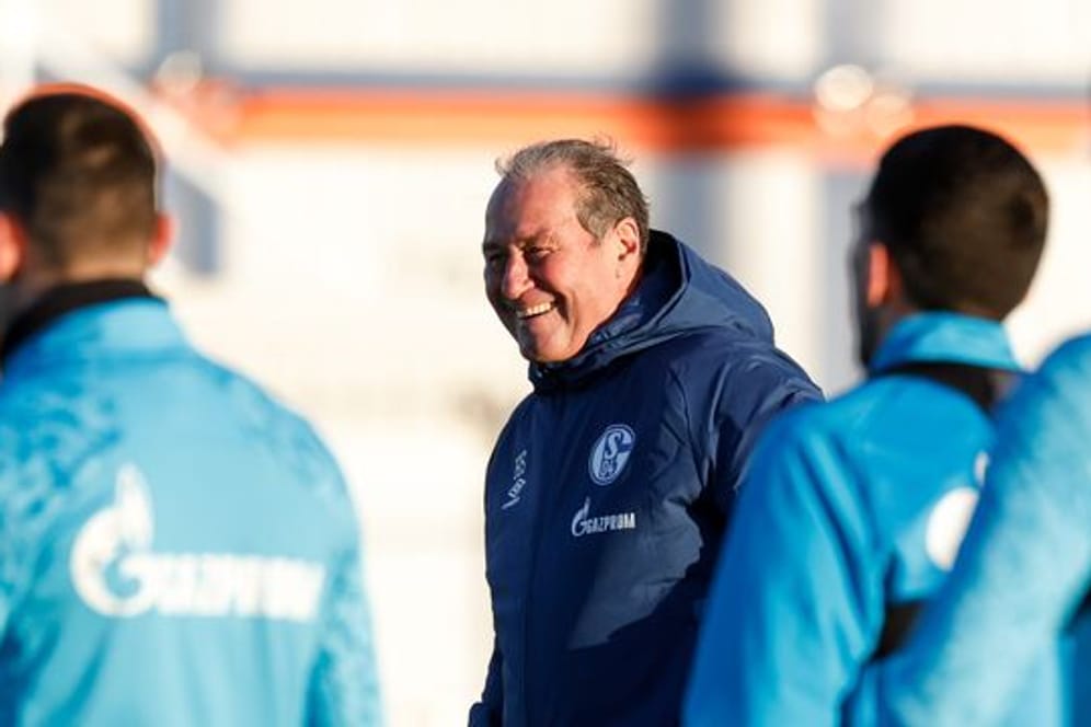 Trainer-Legende Huub Stevens betreut nun das Schalke-Team.